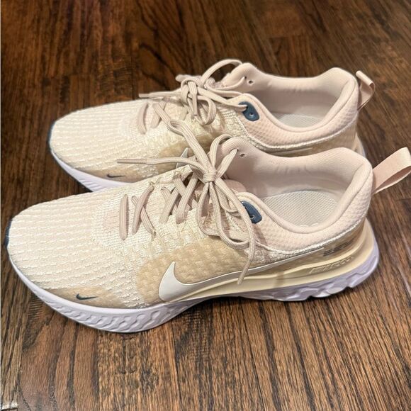 NWOT Nike Women's Road Running Shoes - Picture 4 of 7